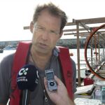 El investigador principal del Centro Helmholtz de Investigación Oceánica de Kiel (Alemania), Ulf Riebesell, informa sobre un experimento que se lleva a cabo en la costa de Gran Canaria sobre los efectos del afloramiento artificial de nutrientes en la productividad de los océanos y en los ciclos bioquímicos que afectan al clima