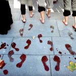 Los jueces suelen separar la violencia ejercida contra las madres de las de los hijos. En la imagen, una protesta por las muertes machistas (Foto: Efe)