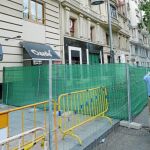 Más de una decena de locales situados en las inmediaciones del edificio derrumbado comienzan a organizarse para reclamar sus pérdidas económicas /Foto: Rubén Mondelo