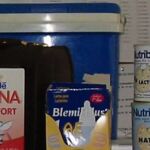 Las consultas están llenas de objetos de la industria de la leche de fórmula