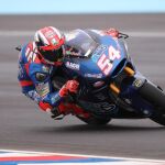 El piloto italiano Mattia Pasini compite en la carrera de Moto2 del Gran Premio de Argentina de Motociclismo