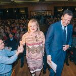 Buena parte de los compañeros y amigos de Zaplana, como Alicia de Miguel, Miguel Peralta, Fernando Giner o Marta Torrado asistieron a la charla. En la imagen, Eduardo Zaplana junto a la presidenta del Ateneo Mercantil, Carmen de Rosa