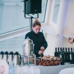 Gente que tenía licenciaturas universitarias y experiencia laboral en otras profesiones se formaron en hostelería y se integraron en el mercado laboral. Ahora tienen nuevas oportunidades para ejercer sus profesiones