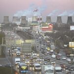 Esta semana el escándalo volvía a sacudir al sector automovilístico. Según dos medios alemanes varias marcas de coches habrían experimentado con monos y personas para estudiar los efectos de la inhalación de los gases emitidos por vehículos diésel en el sistema respiratorio y la circulación