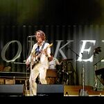 En la imagen, Alex Turner ayer durante su actuación en el Primavera Sound