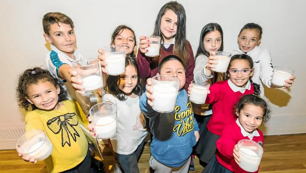 Un vaso diario de leche de vaca aporta a un menor de cinco años el 21% de sus necesidades de proteínas