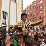 Miguel Ángel Perera sale por la puerta grande. Foto Ismael Del Prado