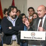 El presidente de la Diputación de Valladolid, Jesús Julio Carnero, recibe a los equipos masculino y femenino del Club Patinaje en Línea Valladolid (CPLV), tras conseguir la Copa del Rey y ser subcampeonas de la Copa de la Reina, en la competición disputada en la ciudad vallisoletana