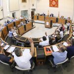 La Razón. El Pleno de la Diputación de Alicante, ayer