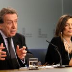 El vicepresidente y la portavoz de la Junta, José Antonio de Santiago-Juárez y Milagros Marcos, respectivamente, explican los acuerdos aprobados en el Consejo de Gobierno