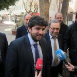El presidente del PP regional y del Gobierno autonómico, Fernando López Miras, ayer ante los medios