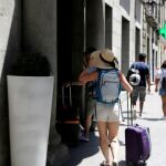 Encontrar sus hospedajes se ha convertido estos días para muchos turistas en una odisea por las obras en el centro
