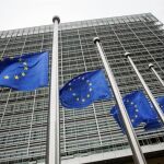 Banderas de la Unión Europea frente a la sede de la Comisión Europea