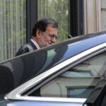 El líder del PSOE, Pedro Sánchez (c), abandona el hemiciclo tras finalizar el debate de la moción de censura presentada por el PSOE. EFE/Kiko Huesca