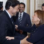 La presidenta del PP, Isabel Bonig, se reunió ayer en Alicante con el nuevo alcalde, Luis Barcala. Al encuentro, acudió la plana mayor del PPCV. El presidente del PP de Alicante, José Císcar no faltó a la cita. Todo fueron felicitaciones y abrazos