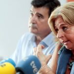 Consuelo Ordóñez, presidenta de COVITE, acompañada por Fernando Giner (EFE)