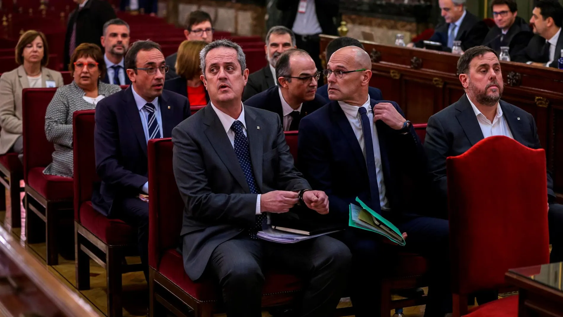 Joaquim Forn, en primer término, junto a Romeva y Junqueras en el Supremo