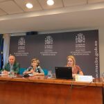 La ministra de Sanidad junto a la directora de la ONT, Beatriz Domínguez-Gil, durante la rueda de prensa