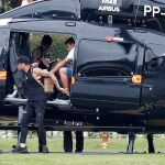 Neymar llegando al entrenamiento de Brasil en helicóptero