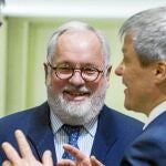 El comisario europeo de Agricultura, Dacian Ciolos, en una reunión de la Comisión