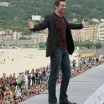 Hugh Jackman posa para los medios a su llegada a la 61 edición del Festival Internacional de Cine de San Sebastián