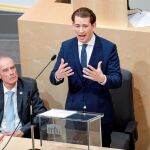 El canciller austriaco Sebastian Kurz interviene en una sesión especial del Parlamento, este lunes en Viena. EFE/ Florian Wieser