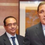 El consejero de Sanidad, Antonio María Sáez Aguado, junto al gerente de Salud, Eduardo García Prieto, tras presidir la Mesa Sectorial de Sanidad