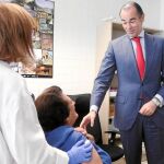 El conseller durante su visita al centro de salud Juan XXIII de Valencia