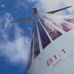 Aspecto de un aerogenerador «solar» en el parque eólico de Breña (Albacete)