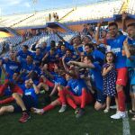 Plantilla del Fuenlabrada celebrando el ascenso a la Liga 1,2,3