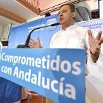 El secretario general del PP-A, José Luis Sanz, ayer en Puente Genil