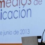 La ministra de Empleo, Fátima Báñez, durante su conferencia en la UCAV.