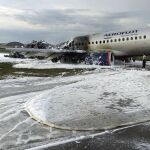 Aspecto del avión que se incendió el pasado 5 de mayo en Rusia/AP