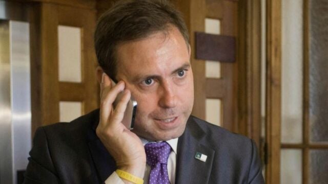El alcalde de la localidad granadina de Jun (Granada), José Antonio Rodríguez Salas, esta mañana en la Universidad Internacional Menéndez Pelayo de Santander.