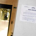 En el número 63 de Golfo de Salónica han advertido con carteles de la oleada de robos