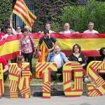 Los promotores de la iniciativa se reunieron ayer ante el Palau de Pedralbes de Barcelona