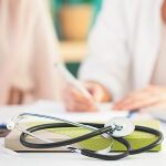 “Casi 80.000 profesionales cuidan de nuestra salud: uno de cada 46 madrileños en activo trabaja en el sector” | Dreamstime