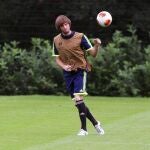 El cetrocampista español del Swansea, Michu, participa en un entrenamiento del club en Landore, en Swansea, Reino Unido hoy 02 de octubre de 2013. El Swansea se enfrentará al St.Gallen el próximo 3 de octubre en la fase de grupos de la Liga Europa.