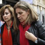 Rosalía Iglesias, esposa del extesorero del PP Luis Bárcenas, y su abogada, María Dolores Márquez de Prado, tras el incidente