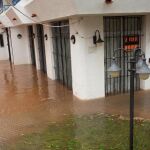 Las lluvias caídas durante el episodio de gota fría han causado numerosos daños en los municipios del norte de la Comunitat. En la foto, algunas viviendas inundadas por el agua. EFE