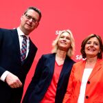 El líder del SPD Thorsten Schäfer-Gümbel, y las jefas del Gobierno de Mecklenburgo-Antepomerania, Manuela Schwesig, y de Renania-Palatinado, Malu Dreyer/EFE
