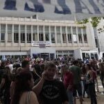 Los sindicatos han convocado una gran manifestación ante las puertas de la televisión