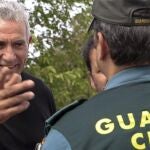 Fotografía de archivo, del 8 de agosto de 2012, de Diego Cañamero (i), durante la ocupación de la finca "Las Turquillas"(Sevilla) por la que hoy ha sido detenido.