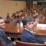 El psicólogo Javier Urra junto al director de Schola Luis Ortiz de Lanzagorta