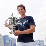 Como en 2010, Rafa acudió al parque neoyorquino para la sesión de fotos oficial del campeón. Pocas horas después tomó un vuelo a Madrid para disputar este fin de semana la eliminatoria de la Davis ante Ucrania.