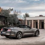 La carrocería Convertible con techo de lona está pensada para disfrutar al aire libre.
