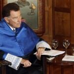 El científico Francisco Ayala momentos antes de ser nombrado doctor Honoris Causa de la Universidad Internacional Menéndez Pelayo