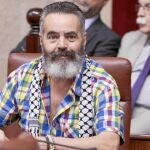 Incluso tomó apuntes durante la intervención de la socialista