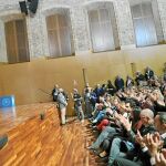 El ex presidente del Gobierno José María Aznar junto a las candidatas populares a la Presidencia de la Generalitat, Isabel Bonig, y a la alcaldía de Valencia, María José Català