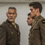 Fotograma de Trampa 22, la serie de George Clooney